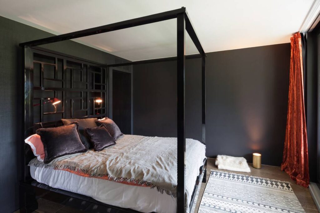 Dark bedroom interior: how to decorate? Dark bedroom ideas: bedroom with dark furniture, wall colours and lighting